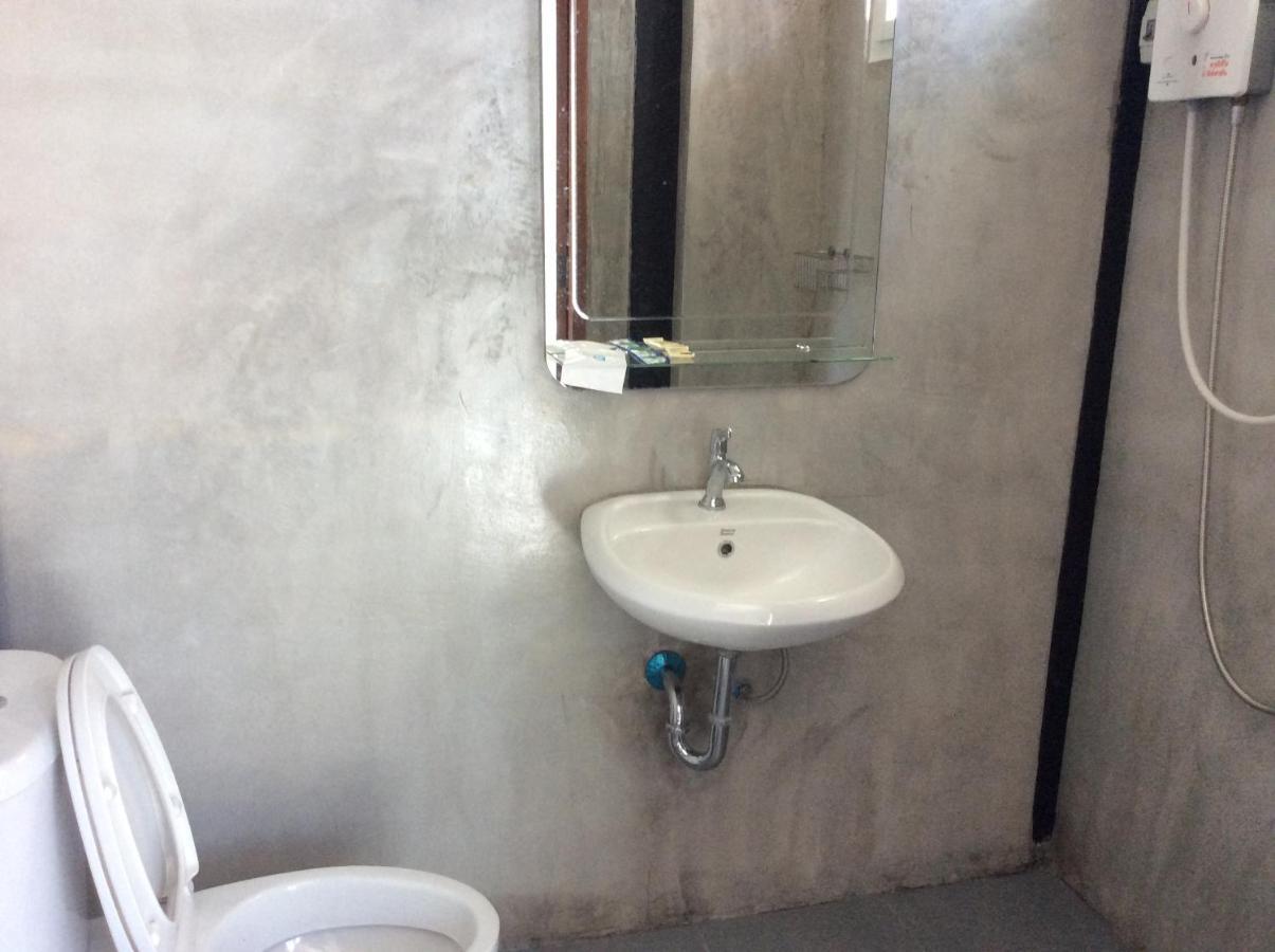 Solarcell Private Homestay - โซล่าเซลล์ไพรเวทโฮมสเตย์ Uthai Thani Exterior foto